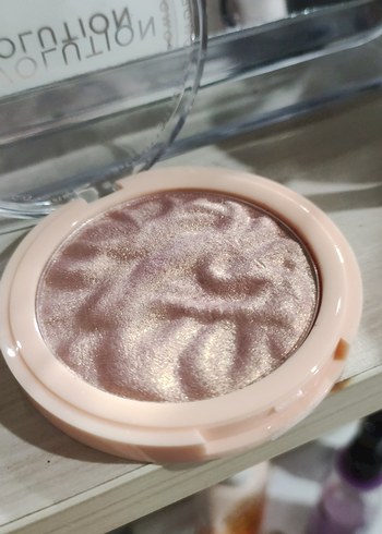 Bej Işıltılı Pudra Aydınlatıcı - Görsel 2