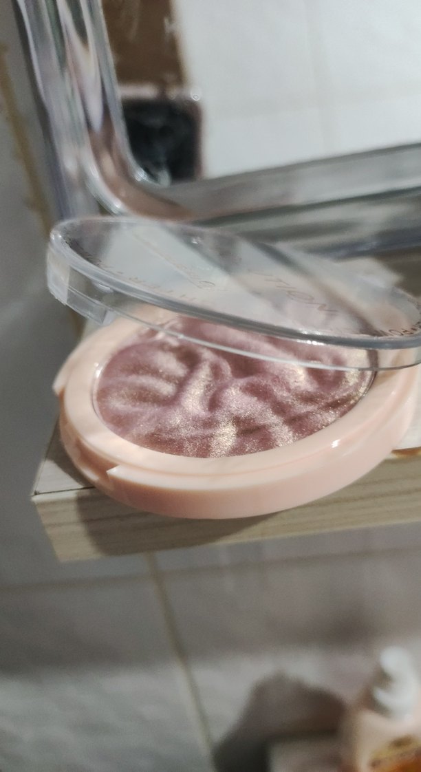 Bej Işıltılı Pudra Aydınlatıcı - Görsel 4