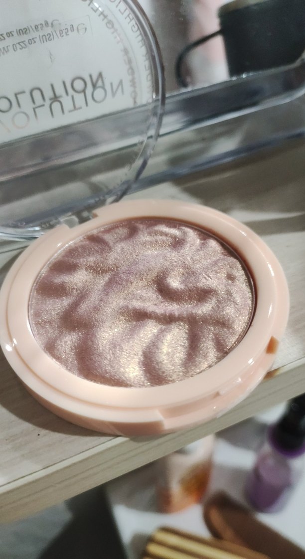 Bej Işıltılı Pudra Aydınlatıcı - Görsel 2