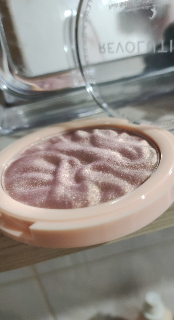 Bej Işıltılı Pudra Aydınlatıcı - Görsel 3