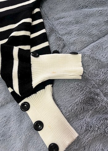 V Yaka Çizgili Örgü Kadın Kazak - Görsel 4