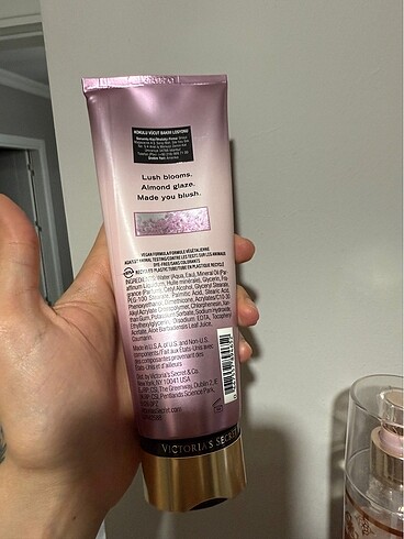 Victoria secret petals - Görsel 2