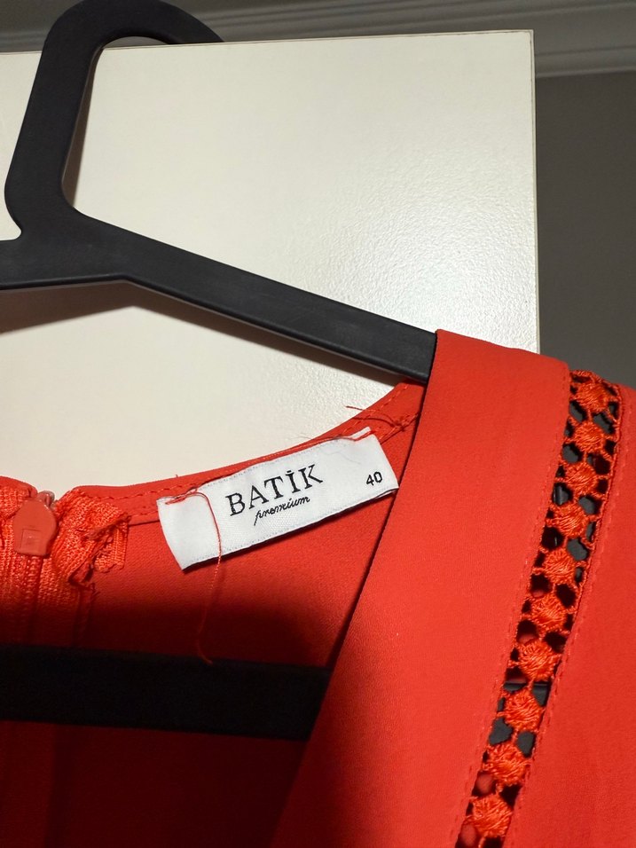 Kırmızı V Yaka Drapeli Uzun tulum - Görsel 2