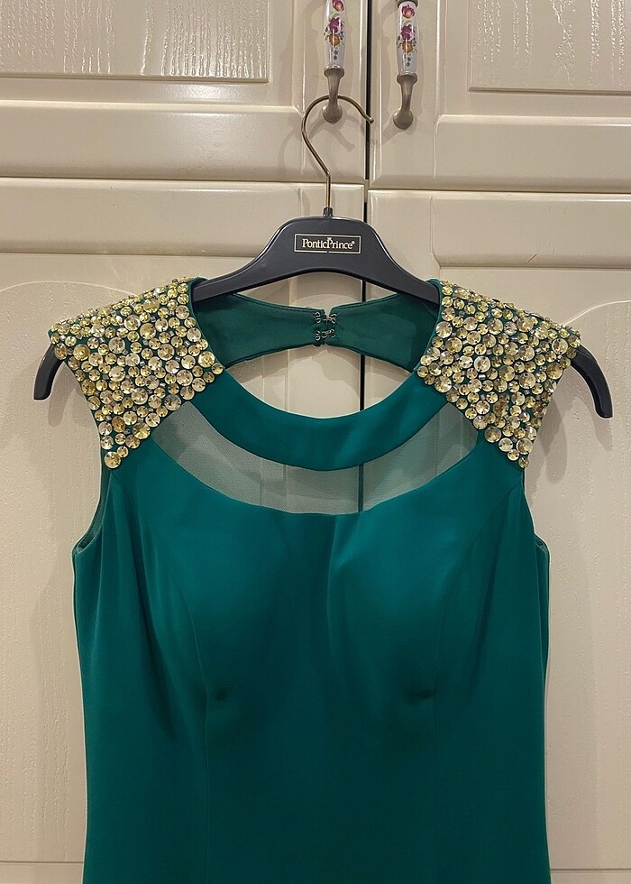 Zümrüt yeşili abiye elbise - Görsel 2