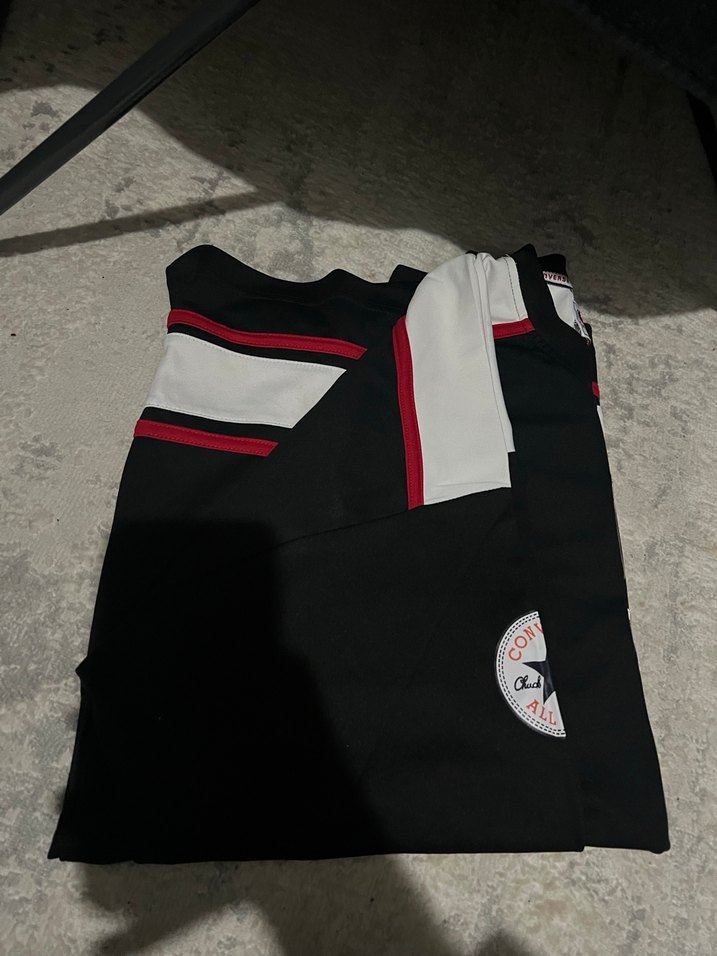 Converse Siyah V Yaka Uzun Kollu Spor Tişört - Görsel 2