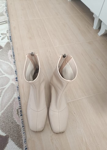 Zara Bej Kürklü Stiletto Topuklu Kadın Bot