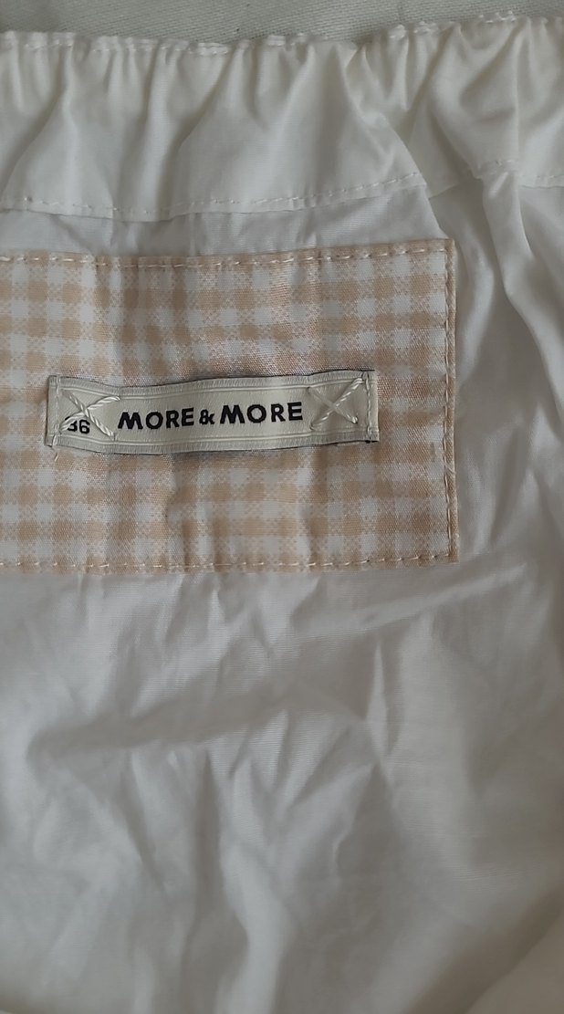 Düğmeli Boyundan Askılı Yaka Kolsuz Beyaz Pamuklu Bluz - Görsel 3