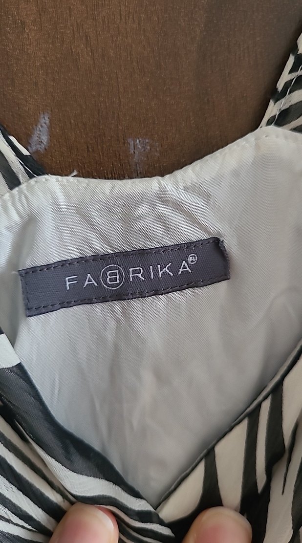 Zebra Desenli V Yaka Uzun Elbise - Görsel 2