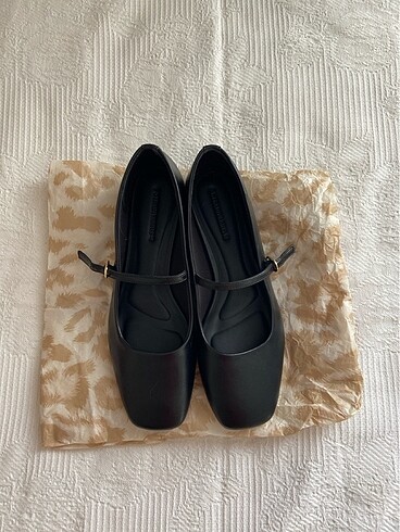 Stradivarius Siyah babet