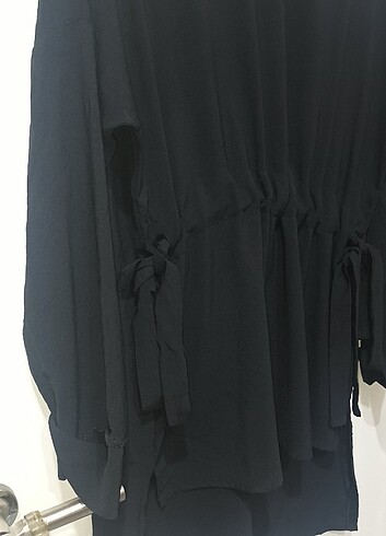 Siyah belinden sıkmalı kemer detaylı kadın gömlek 