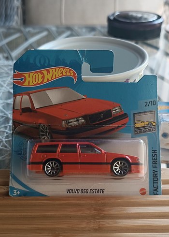 Hot Wheels Parlak Kırmızı Volvo 850 Estate Oyuncak Araba