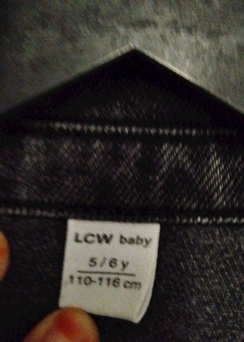 LC Waikiki Düğmeli Siyah Batik Desenli 6 yaş kot elbise