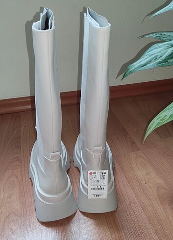 PULL&BEAR TIRTIKLI DÜZ KALIN TABANLI BEYAZ CHELSA ÇİZME  - Görsel 6