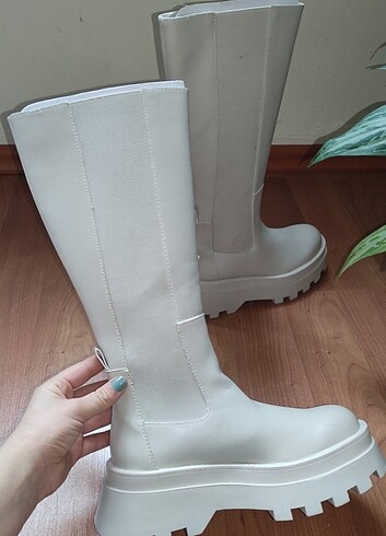 PULL&BEAR TIRTIKLI DÜZ KALIN TABANLI BEYAZ CHELSA ÇİZME  - Görsel 7