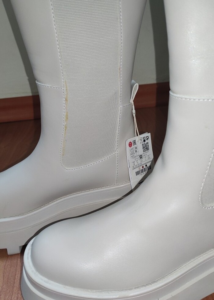 PULL&BEAR TIRTIKLI DÜZ KALIN TABANLI BEYAZ CHELSA ÇİZME  - Görsel 4