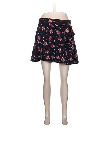 Stradivarius Mini Şort %70 İndirimli.