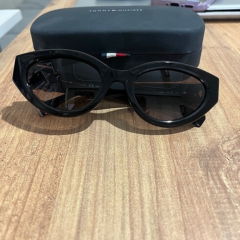 Tommy Hilfiger gözlük