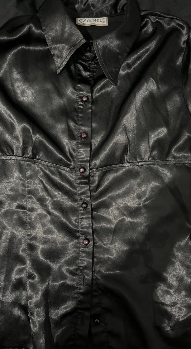 Siyah Düğmeli Gotik Kadın Gömlek - Görsel 2