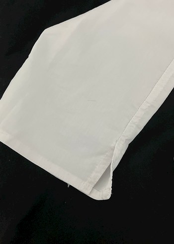 Beyaz V Yakalı bele oturan gömlek - Görsel 3