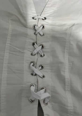 Beyaz V Yakalı bele oturan gömlek - Görsel 4