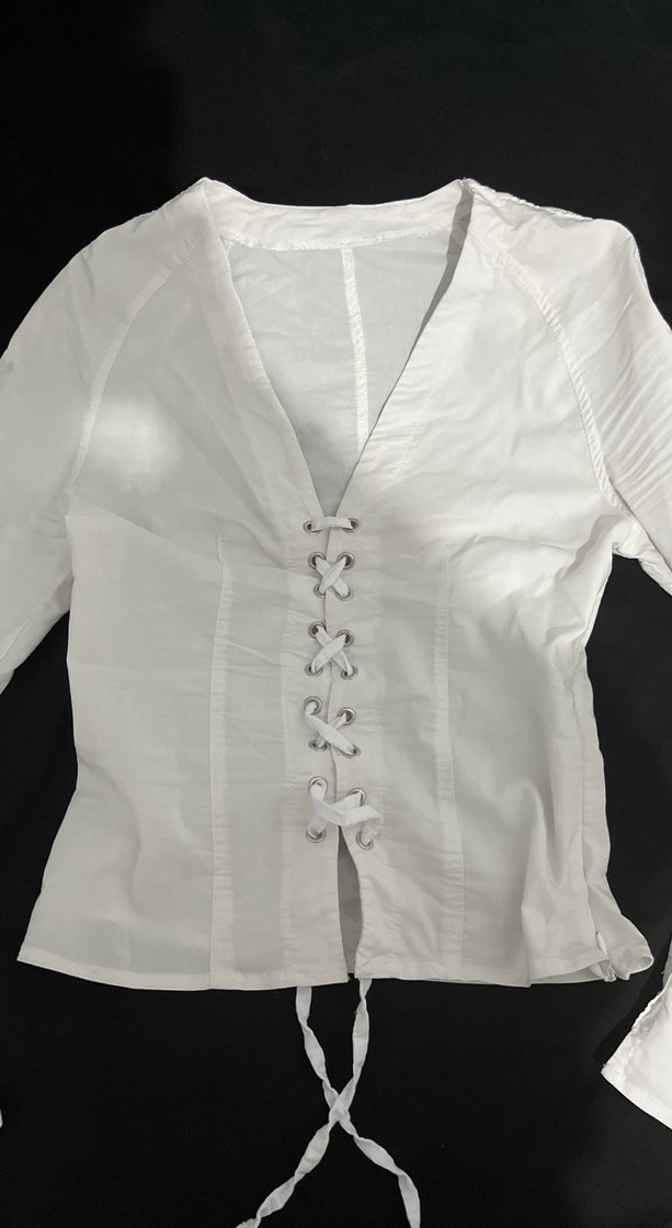 Beyaz V Yakalı bele oturan gömlek - Görsel 2