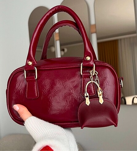 Bordo aksesuarlı çanta