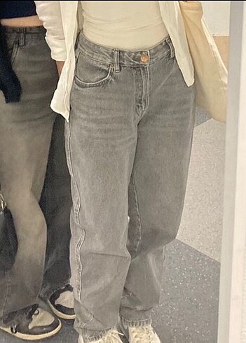 Kadın gri jeans