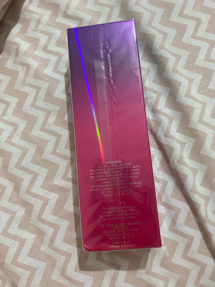 Escada Magnetism Kadın Parfümü 75ml - Görsel 2