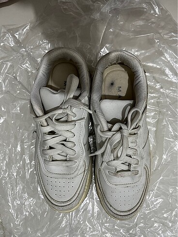 Beyaz sneaker