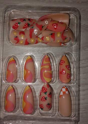 Sheinside Renkli Pastel Desenli Takma Tırnak