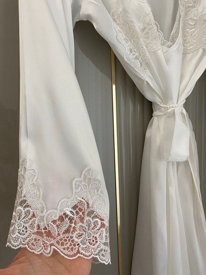 İşlemeli Beyaz Mini Kadın Sabahlık - Görsel 5