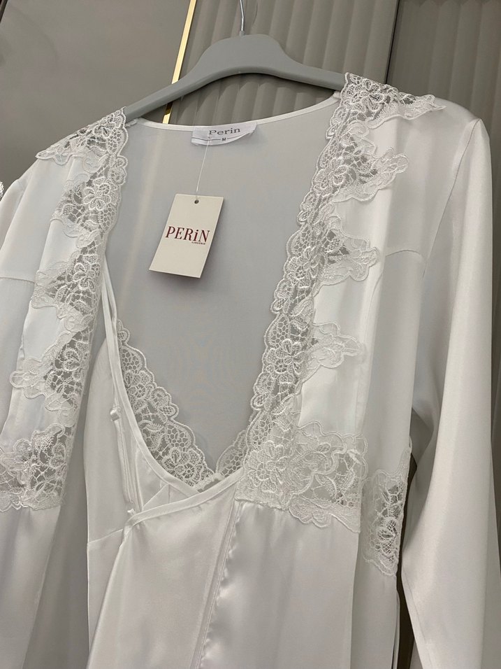 İşlemeli Beyaz Mini Kadın Sabahlık - Görsel 3