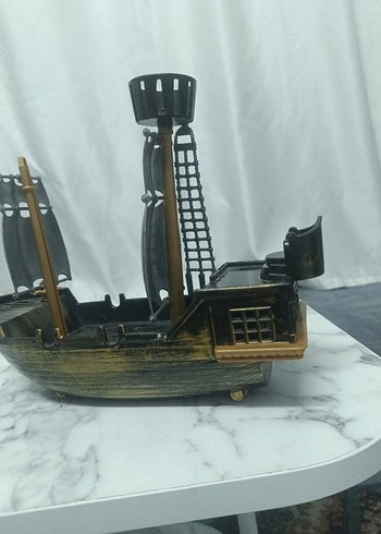 Siyah Ahşap Oyuncak Gemi