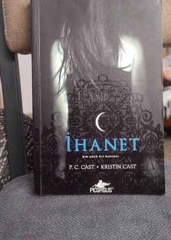 İhanet - P.C. Cast & Kristin Cast