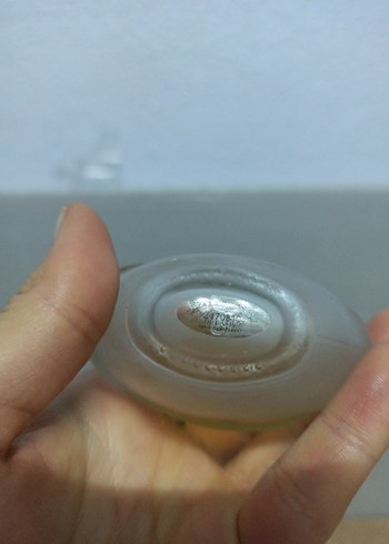 Kadınlar için şık parfüm şişesi - Görsel 3