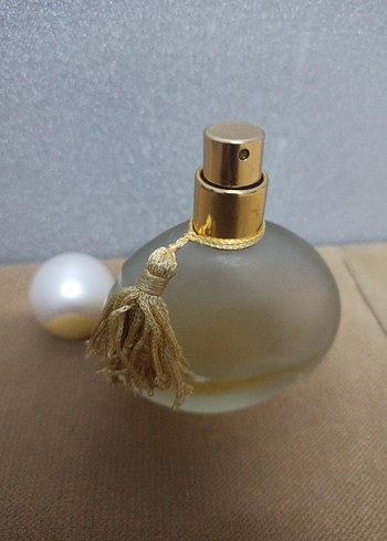 Kadınlar için şık parfüm şişesi - Görsel 2