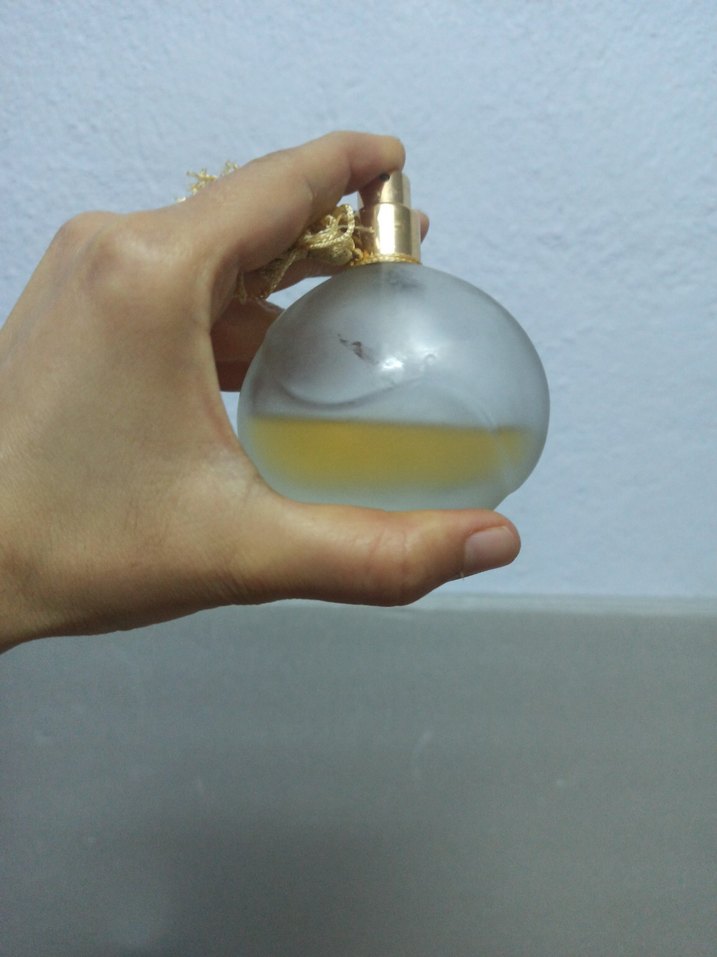 Kadınlar için şık parfüm şişesi - Görsel 4