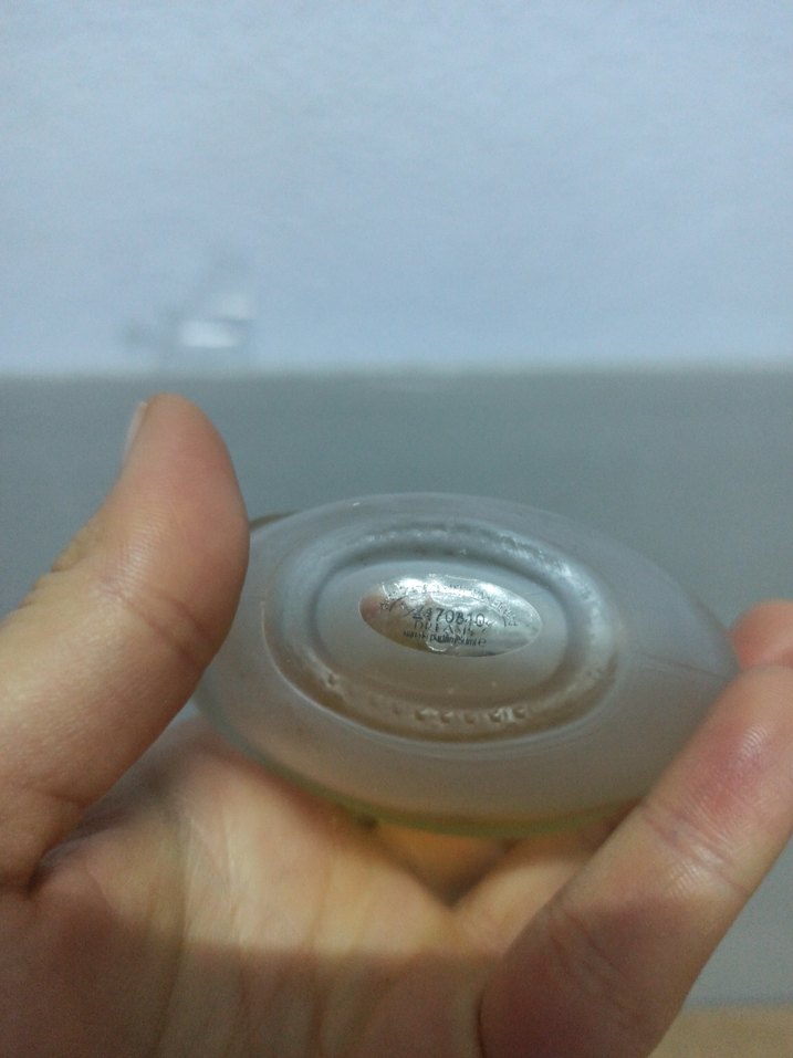 Kadınlar için şık parfüm şişesi - Görsel 3