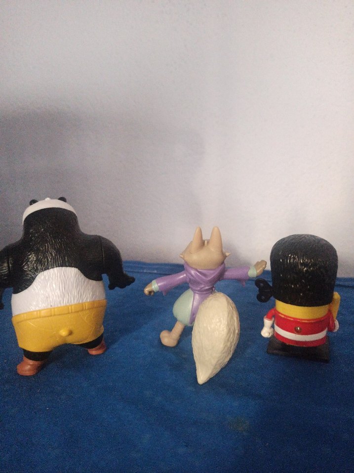 Çeşitli Renkli Aksiyon Figürleri Seti 3 lü - Görsel 2