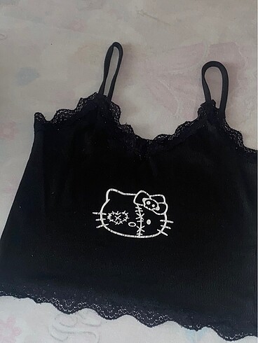 hello kitty dantelli crop M beden