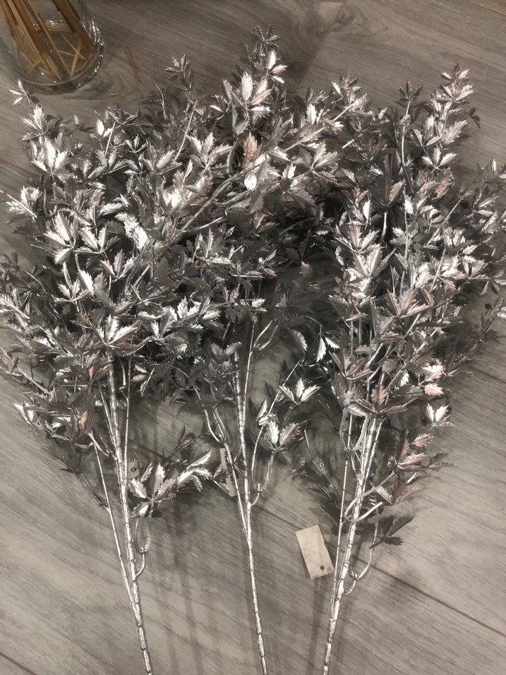Beyaz Gri Yapraklı Dekoratif Dal - Görsel 3