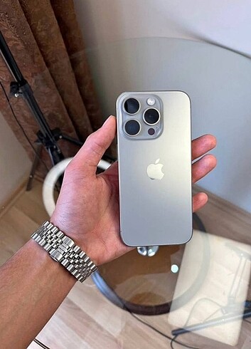 iPhone 15 Pro 256 GB YD