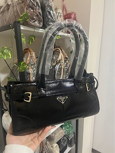Prada çanta