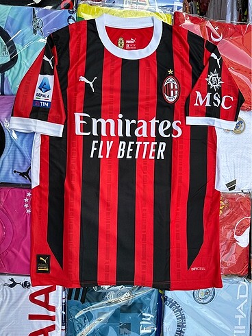 Ac Milan yeni sezon forması