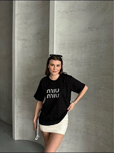 s Beden Miu miu taşlı tshirt bedenleri mevcuttur