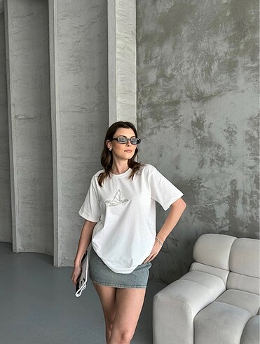 m Beden beyaz Renk Beymen taşlı tshirt beden renkleri mevcuttur