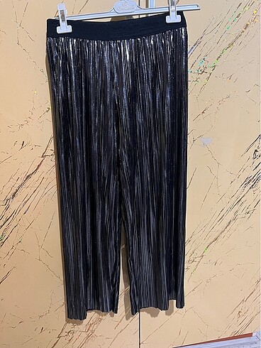 Parlak pileli pantolon - Görsel 2