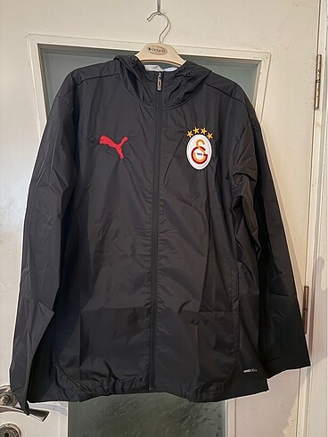 Galatasaray kamp yağmurluk