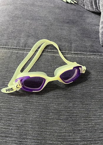 Şeffaf Beyaz Minimalist Yüzücü Gözlüğü - Görsel 3