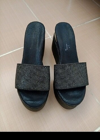 Topuklu terlik 